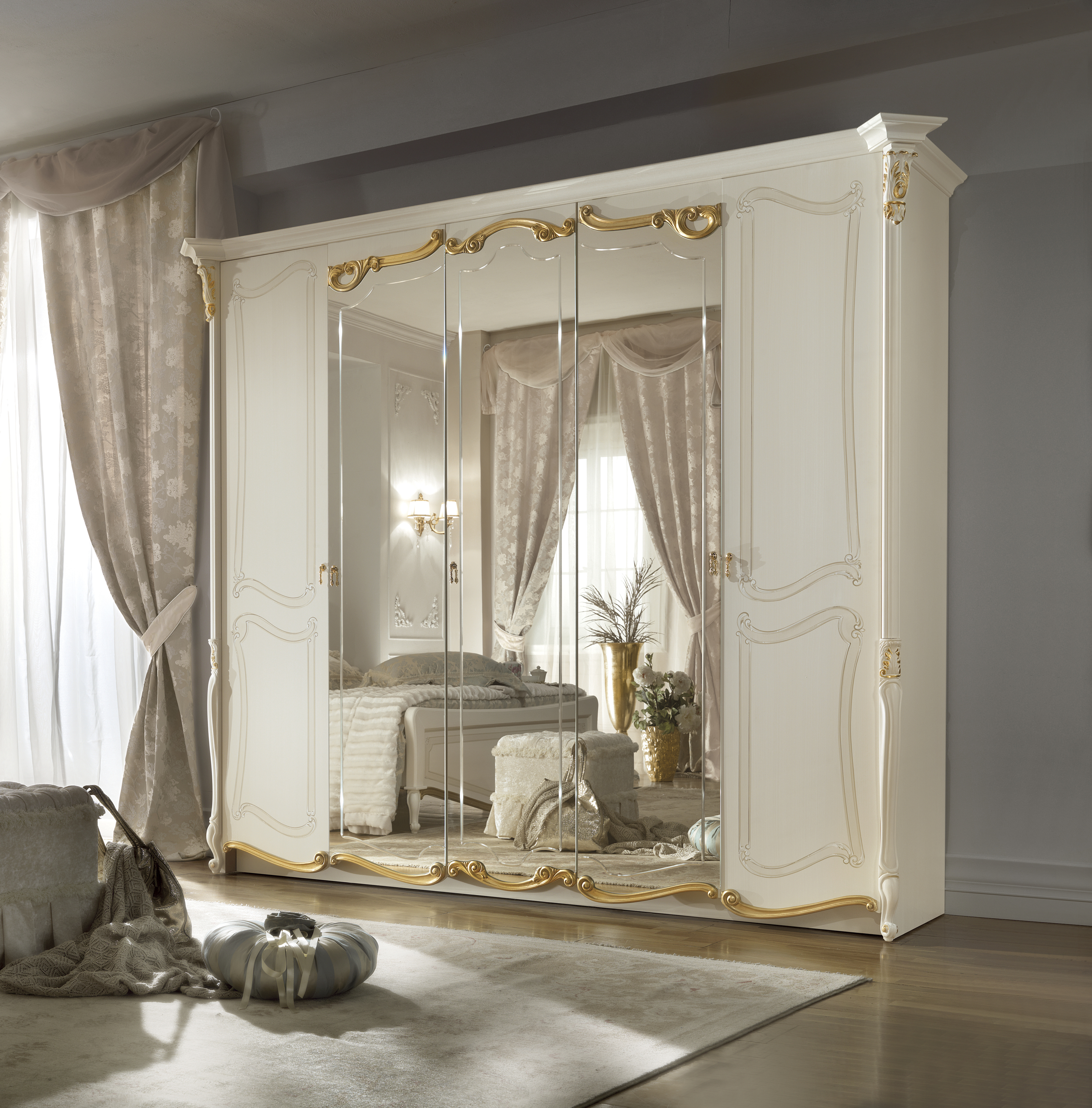 Klasická pětidveřová skříň se zrcadlem Linea Casa La Fenice