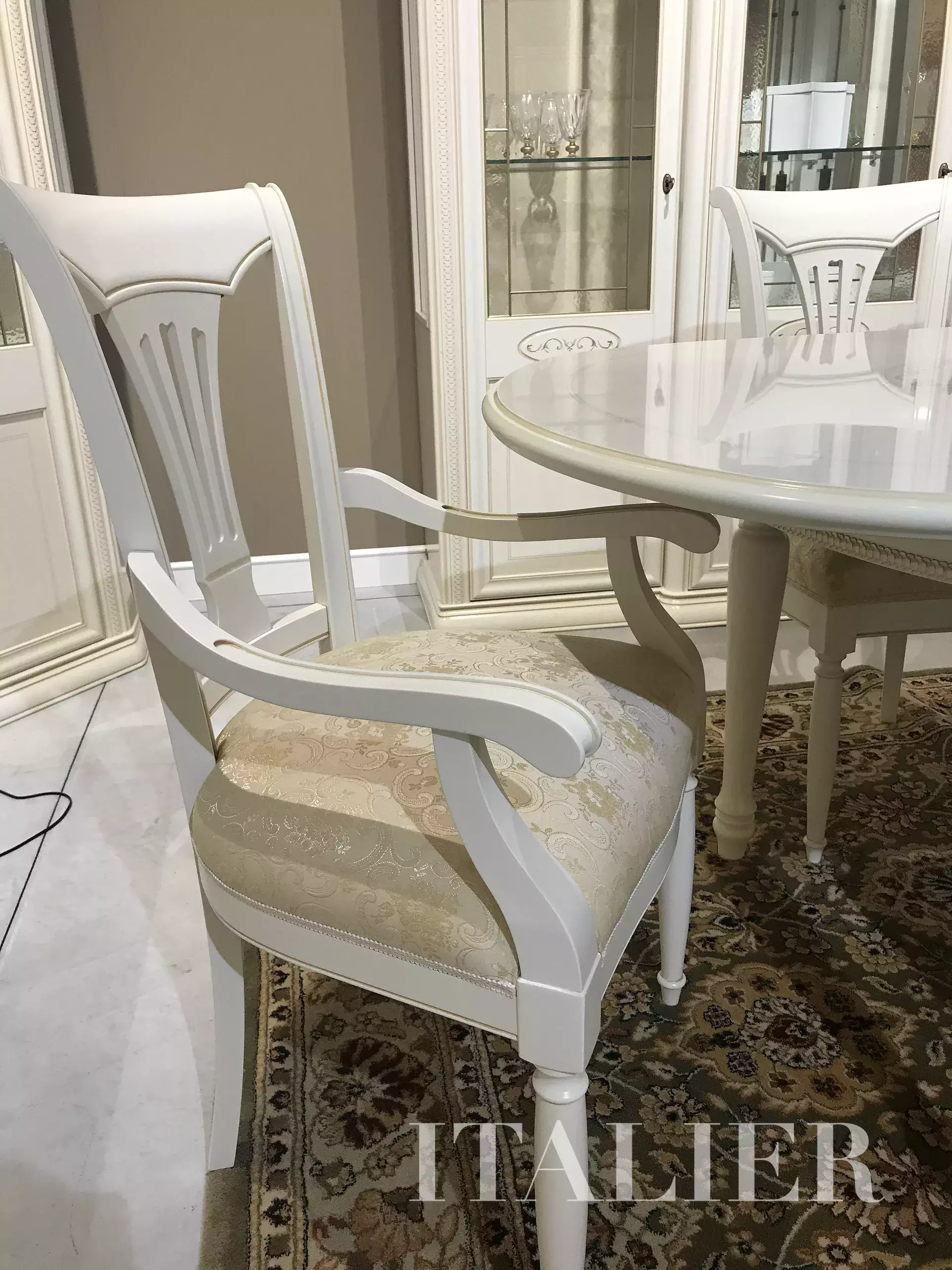 Klasická čalouněná židle s područkami Camelgroup Siena Day Avorio