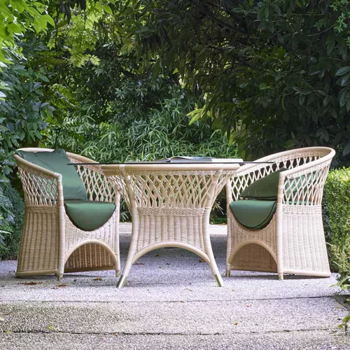 Dfn-luxury-outdoor-furniture-vega-table-and-chairs01