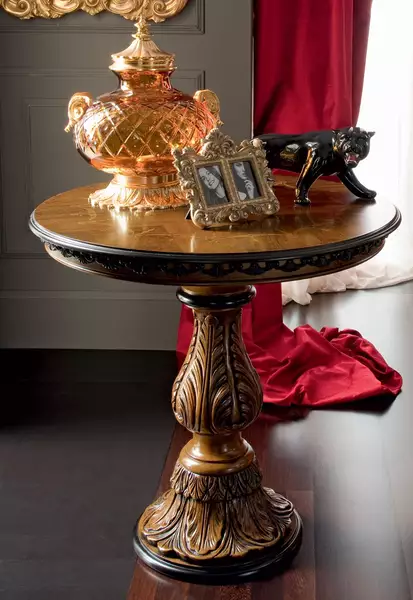 Carved-and-inlaid-round-classic-coffee-table-Casanova-collection-Modenese-Gastone