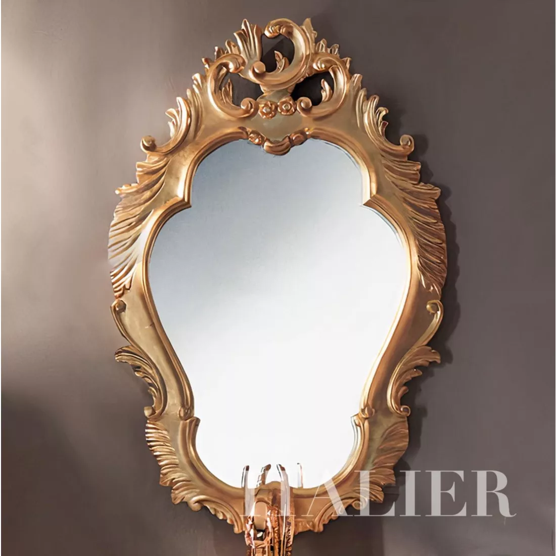 Luxury-bath-with-two-basin-and-gold-mirror-Villa-Venezia-collection-Modenese-Gastone_auto_x2