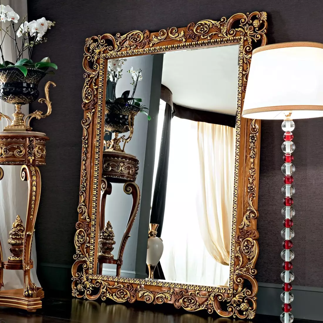 Carved-mirror-frame-classic-luxury-furniture-Casanova-collection-Modenese-Gastone