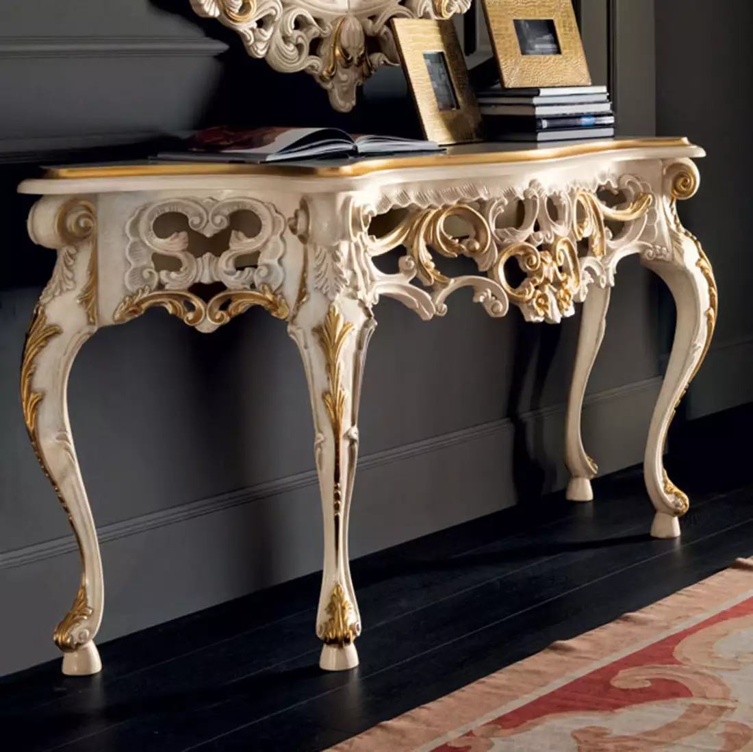 Carved-console-luxury-open-work-piece-of-furniture-Villa-Venezia-collection-Modenese-Gastoneujzh