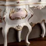 Hardwood-toilette-with-figured-mirror-floral-carves-Villa-Venezia-collection-Modenese-Gastoneztřrečw111 - kopie