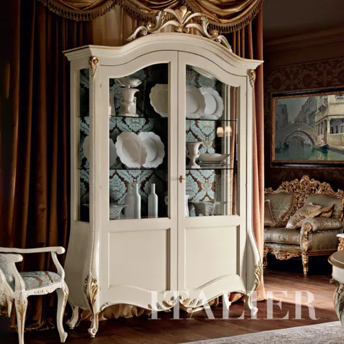 Glass-cabinet-carved-gold-leaf-applications-Villa-Venezia-collection-Modenese-Gastoneztre