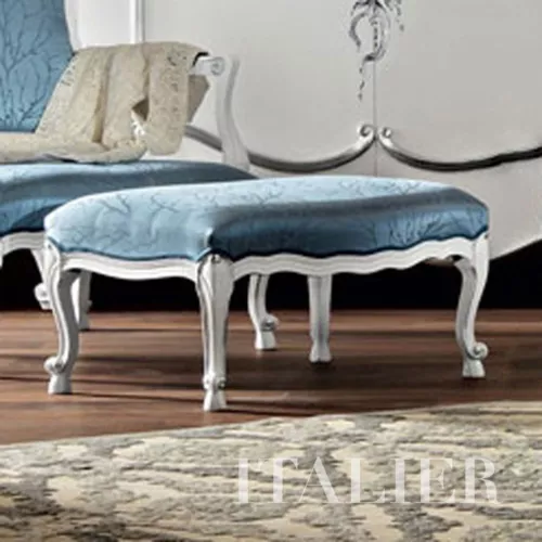 Bedroom-upholstery-with-Swarovski-button-luxury-design-Villa-Venezia-collection-Modenese-Gastone---kopie_auto_x2
